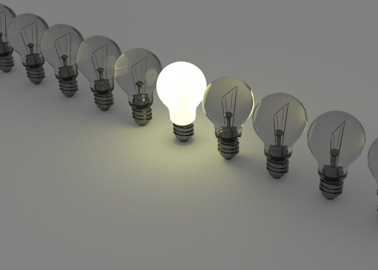 Row of light bulbs with the center one lit